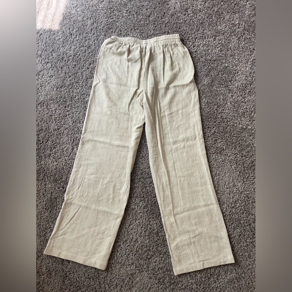 Beige linen pants that have never been worn